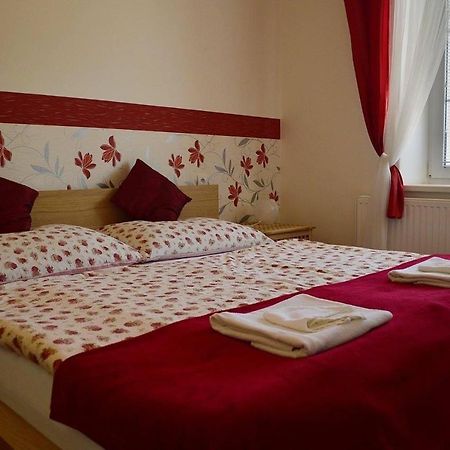 Hotel Florian Slavkov u Brna Luaran gambar