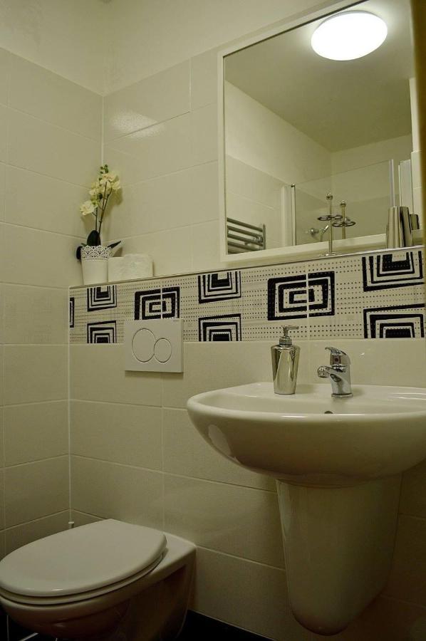 Hotel Florian Slavkov u Brna Luaran gambar