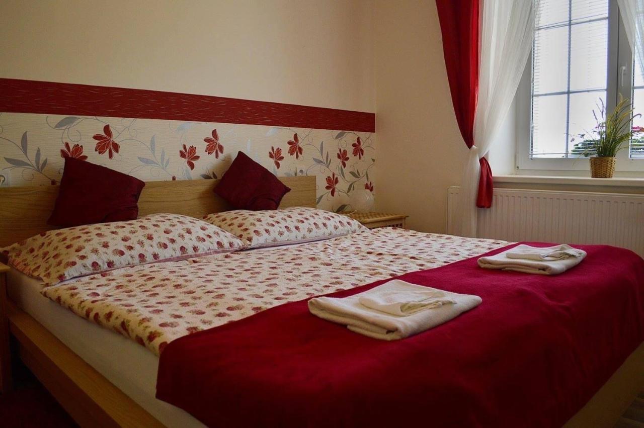 Hotel Florian Slavkov u Brna Luaran gambar
