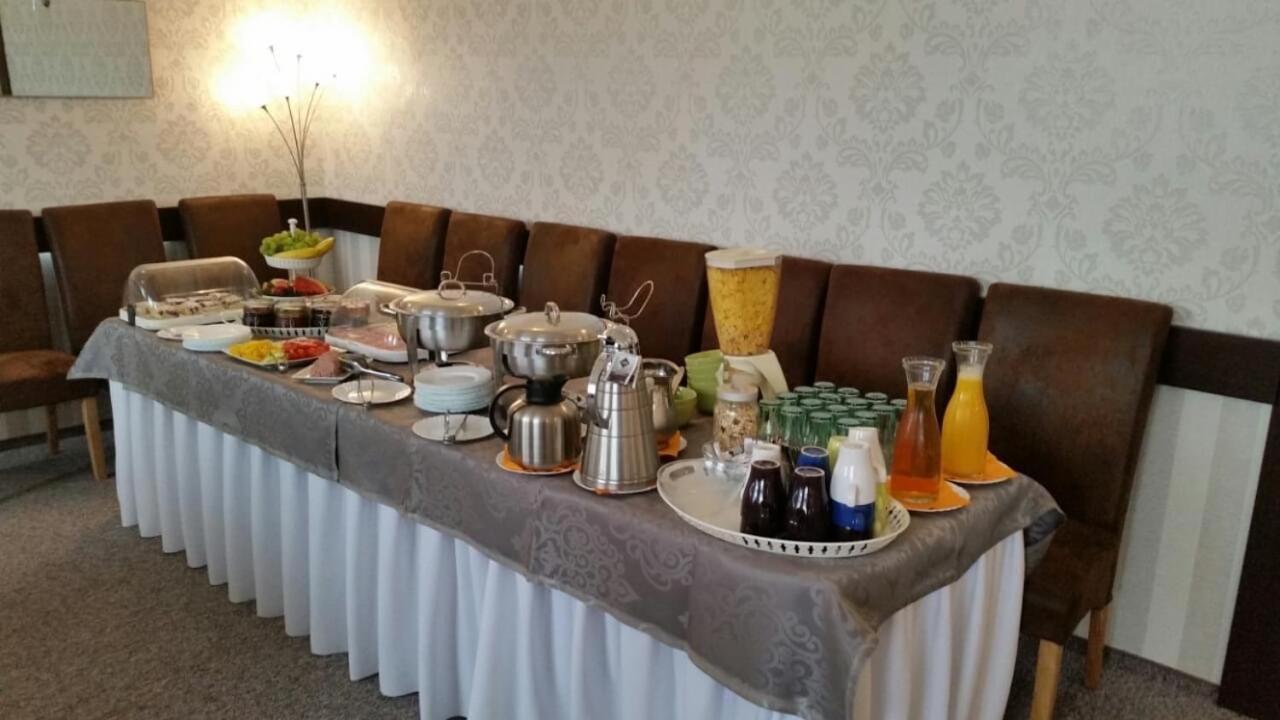 Hotel Florian Slavkov u Brna Luaran gambar